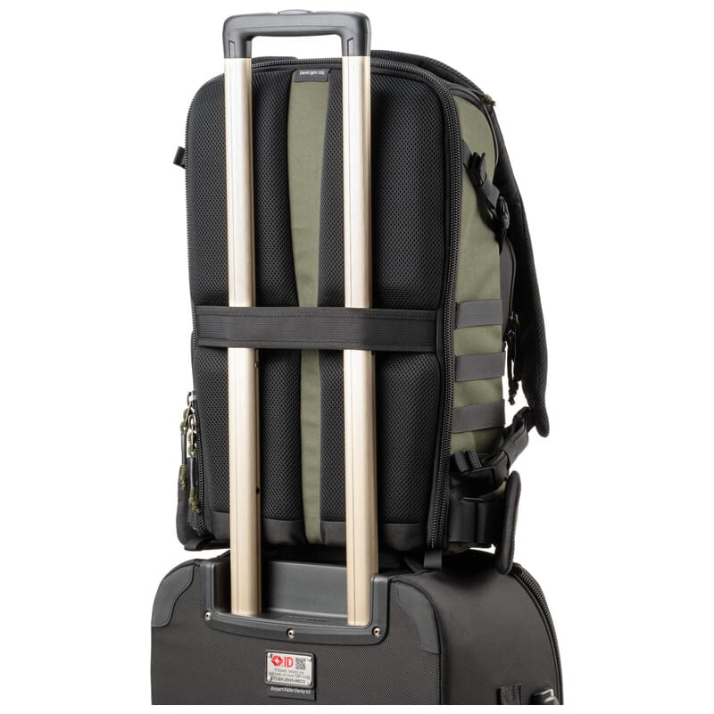 ダークライト 25L モンタナグリーン